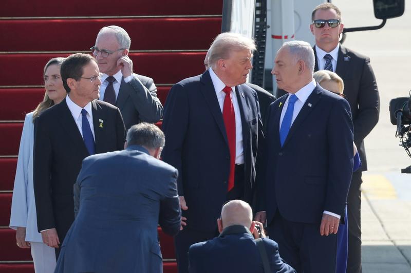 At Donald Trump’s prompting, Benjamin Netanyahu seeks a pardon – but insists he has done nothing wrong