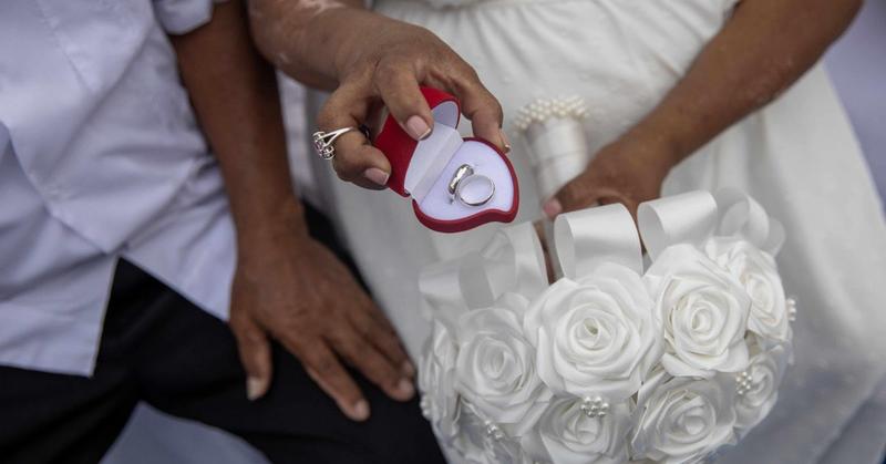 ¿Qué está poniendo a las mujeres jóvenes fuera del matrimonio? En verdad, no tiene mucho misterio