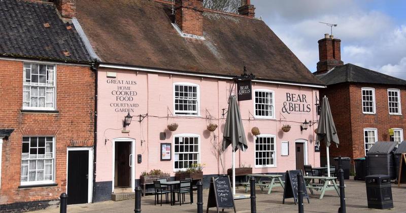 Beccles pub landlords to leave following hammer incident