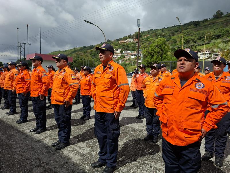 Protección Civil celebró su día con honores: funcionarios merideños recibieron condecoraciones y nuevos rangos Protección Civil celebró su día con honores: funcionarios merideños recibieron condecoraciones y nuevos rangos