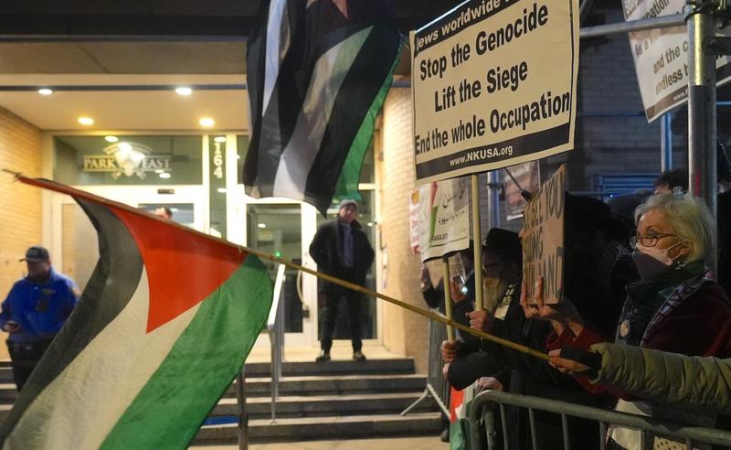 After vitriolic synagogue protest, NY Jewish leaders call to ‘stand up as proud Jews’ After vitriolic synagogue protest, NY Jewish leaders call to ‘stand up as proud Jews’