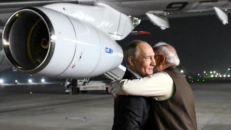 La soluzione di Putin: “Kiev si ritiri o libererò il Donbass con la forza”. Per lo zar “Trump è sincero”, ma un accordo è difficile / La soluzione di Putin: “Kiev si ritiri o libererò il Donbass con la forza”. Per lo zar “Trump è sincero”, ma un accordo è difficile /