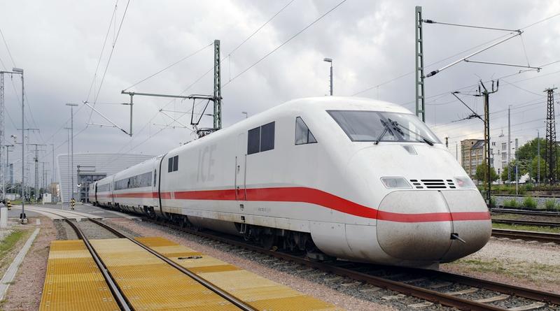 Countdown für die neue Dresdner Bahn: ICE rast mit Tempo 220 durch den Süden Berlins