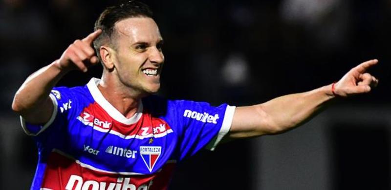 Corinthians até joga bem, mas o Fortaleza é de ferro