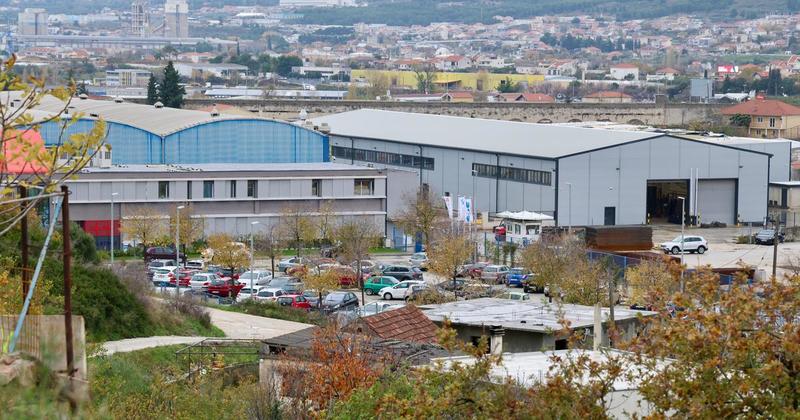 Policajac ima ubode po cijelom tijelu, liječnici rade sve kako bi mu spasili život: Mladić prvo prijetio ukućanima?