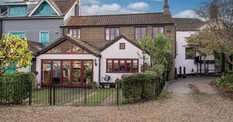 City centre barn conversion with four bedrooms for sale at £725,000 City centre barn conversion with four bedrooms for sale at £725,000