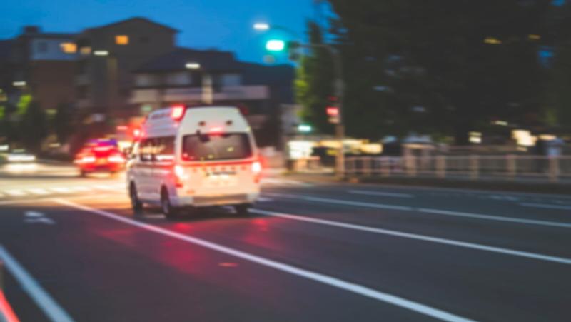 Hitna pomoć: Prevrnuo se automobil na Mostu na Adi, jedan lakše povređen