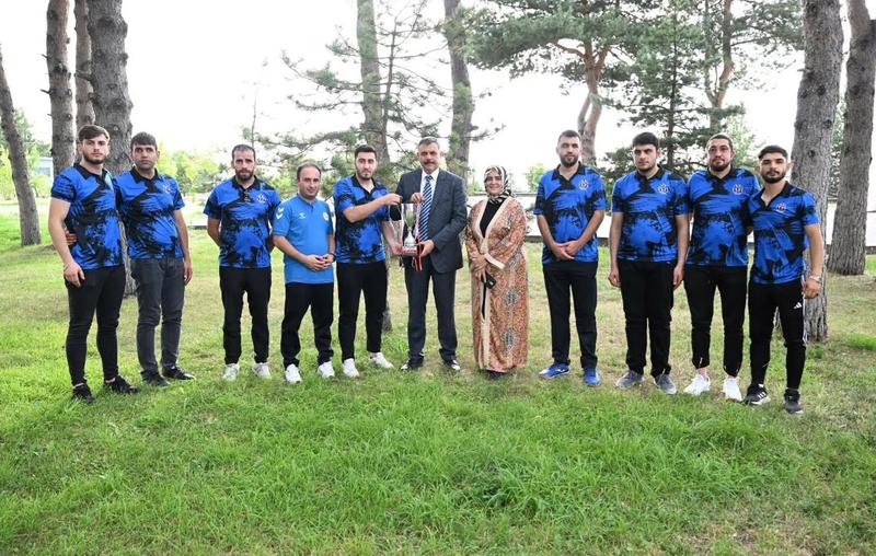 Görmenin, Hissetmenin ve İnsan Olmanın Dersi Görmenin, Hissetmenin ve İnsan Olmanın Dersi