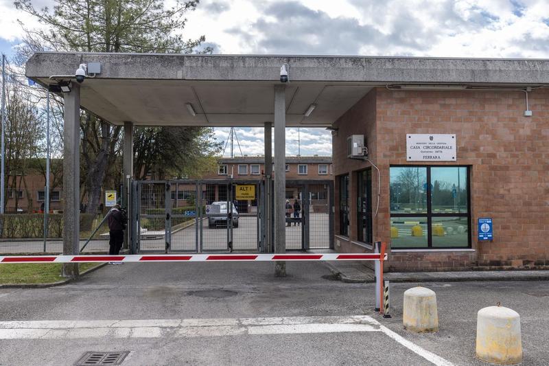 Spaccio in carcere a Ferrara, cinque detenuti finiscono a processo