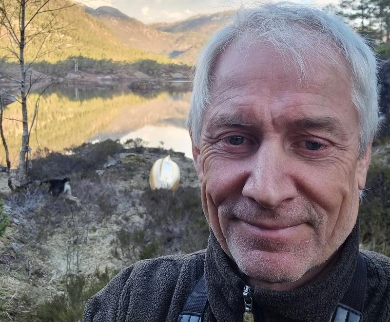 Fortsetter NRK, bør inntektene reduseres Fortsetter NRK, bør inntektene reduseres