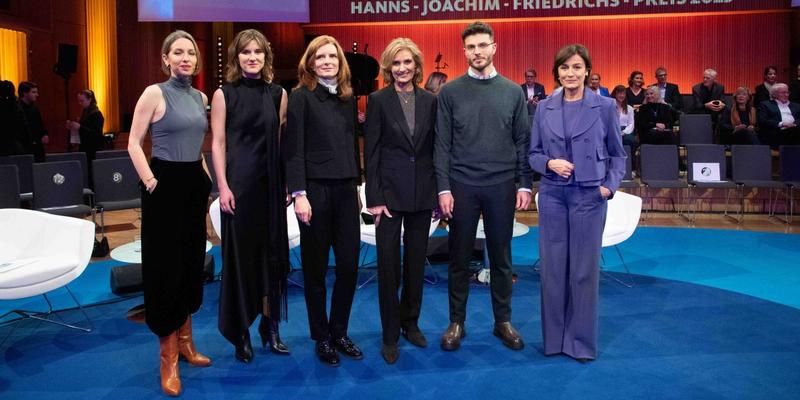 Trotz Kritik: Sophie von der Tann erhält Hanns-Joachim-Friedrichs-Preis Trotz Kritik: Sophie von der Tann erhält Hanns-Joachim-Friedrichs-Preis