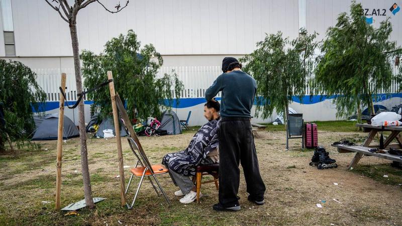 La vida en el mayor campamento de sintecho de Barcelona: 