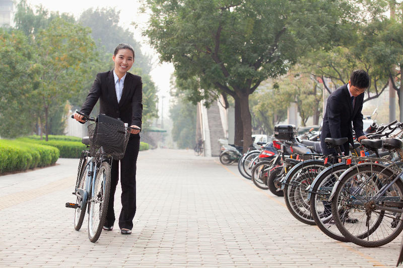 La Cina è tornata in bici. Non per il comunismo, ma per l'ambiente La Cina è tornata in bici. Non per il comunismo, ma per l'ambiente