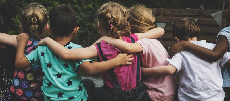 Sinistra compatta sui bimbi ma solo per indottrinarli Sinistra compatta sui bimbi ma solo per indottrinarli