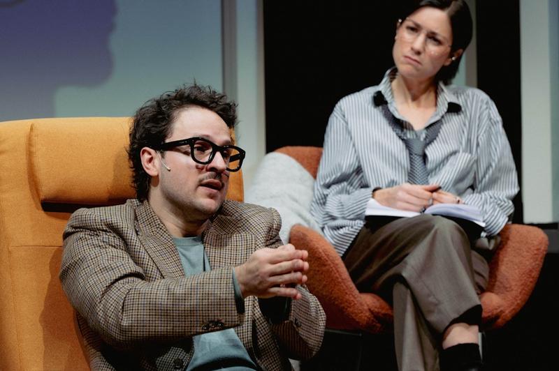 Dünnes Eis in der Schaubühne: Wie Yael Ronen in „Sabotage“ den Nahostkonflikt als Neurose behandelt