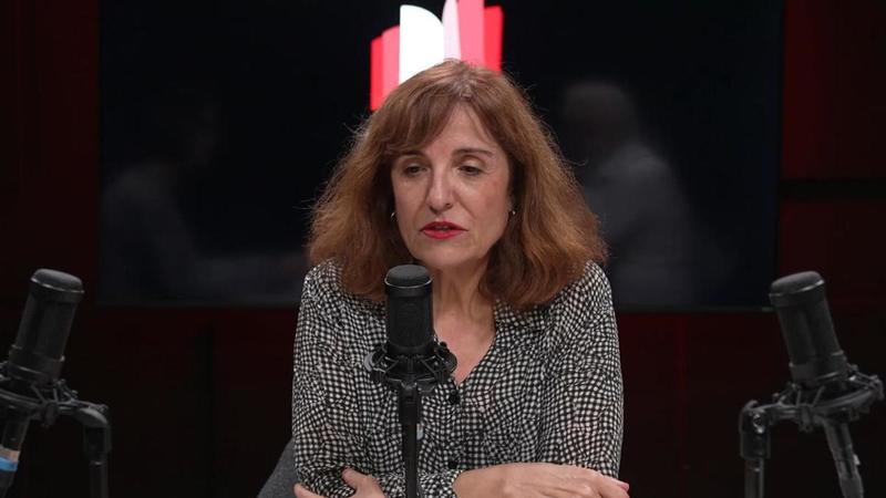 Elvira Lindo, en el pódcast del suplemento ABRIL: “En el gremio literario me he encontrado con mucha vanidad y, sinceramente, no tengo tiempo para soportarla”