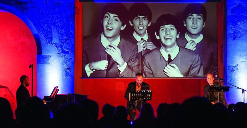 Musica e parole si incontrano a teatro: Tognazzi a Copparo racconta i Beatles