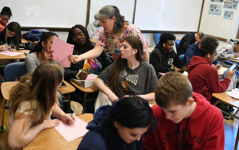 Girls and boys solve math problems differently – with similar short-term results but different long-term outcomes Girls and boys solve math problems differently – with similar short-term results but different long-term outcomes