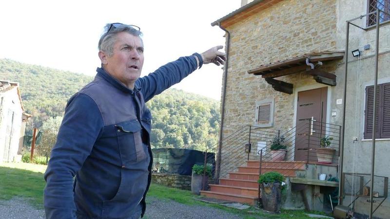 Uccise a fucilate il vicino che gli demoliva la casa con la ruspa, assolto: “Fu legittima difesa” / Uccise a fucilate il vicino che gli demoliva la casa con la ruspa, assolto: “Fu legittima difesa” /