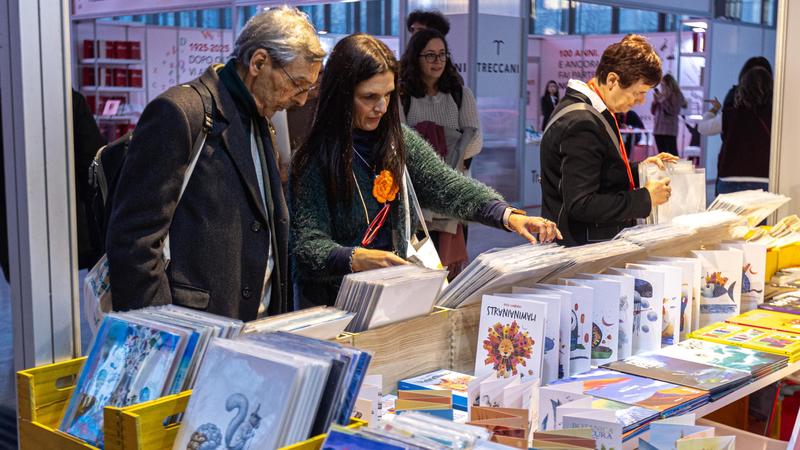 Protesta degli editori a Più Libri. “Copriremo i testi per mezz’ora perché contrari alle pubblicazioni di Passaggio al Bosco” Protesta degli editori a Più Libri. “Copriremo i testi per mezz’ora perché contrari alle pubblicazioni di Passaggio al Bosco”