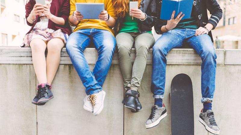 Australia, social vietati ai minori di 16 anni: dal 10 dicembre via al blocco degli account