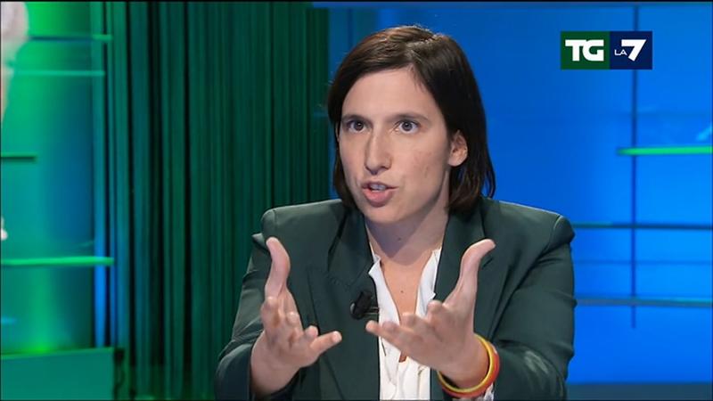 Elly Schlein in campo: «Disponibile a candidarmi a premier. Ma decideremo insieme le regole»