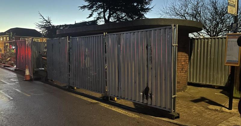 Bus stop protest gets ugly as contractors put up barricade at DAWN to block demo