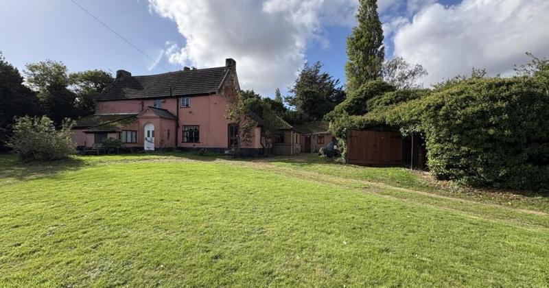 17th-century detached farmhouse set to go under the hammer 17th-century detached farmhouse set to go under the hammer