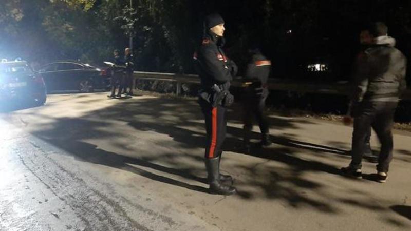 Folle fuga contromano dopo il furto: ladri si schiantano contro i carabinieri