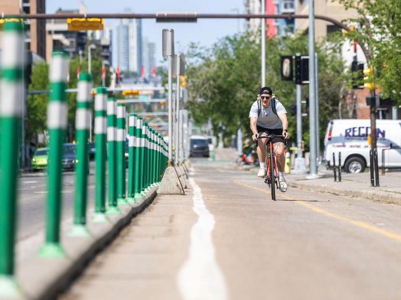 Bell: Bike lane crackdown looms, Smith's UCP demands Calgary numbers