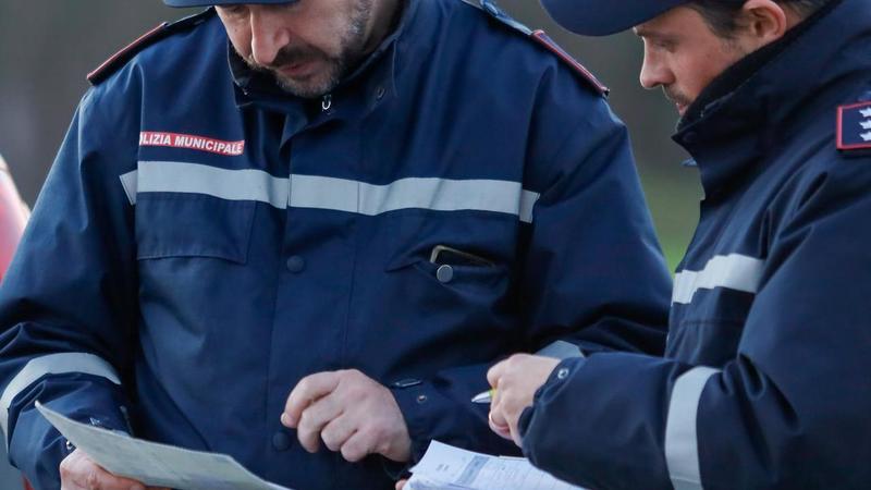 Le assicurazioni erano farlocche. Ignari automobilisti multati, in due sono finiti nei guai per trutta