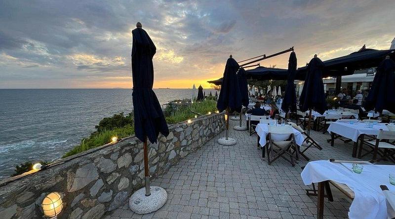 Livorno, rubano vini e alcolici dal ristorante dei Bagni Sama: «Colpo da 4mila euro»