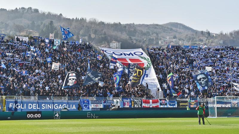 Tutti pazzi per il Como, introvabile la maglia di Paz e sempre più fan vip. Oggi cinquemila tifosi a San Siro. Così la Champions è un obiettivo