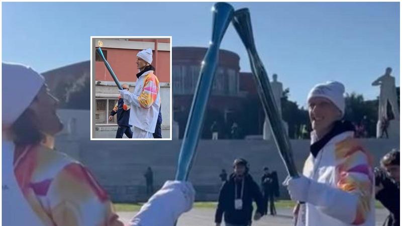 Il commovente passaggio della fiamma olimpica da Tamberi a Polonara: “Un’emozione essere qui in piedi”