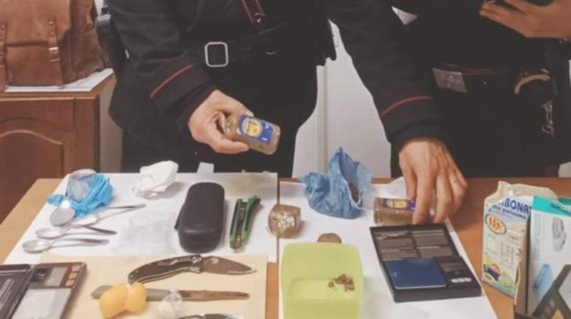 Hashish e cocaina in casa: arrestato 33enne