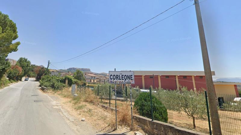 Mamma uccide la figlia disabile strangolandola con una corda, poi si impicca. Il dramma a Corleone