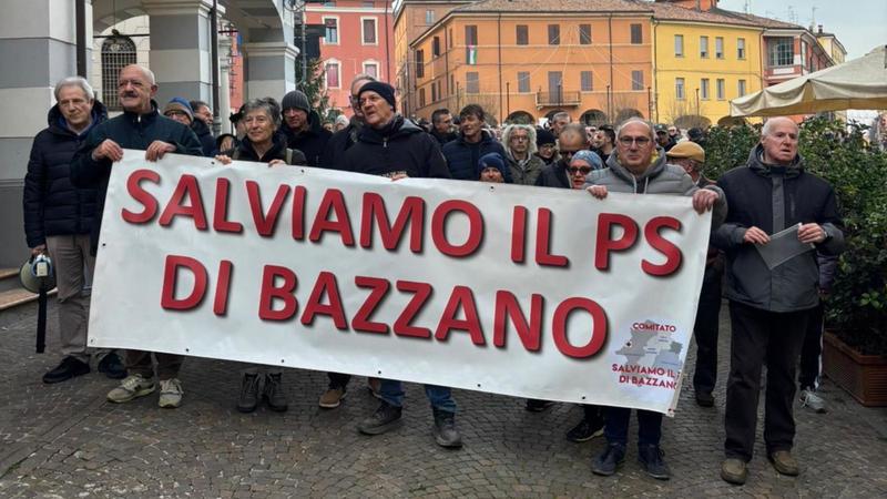 Corteo per il pronto soccorso di Bazzano, i cittadini si mobilitano: “Giù le mani dal nostro ospedale”