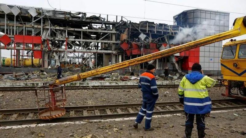 Rusija pokrenula veliki vazdušni napad usred pregovora između SAD i Ukrajine o mirovnom planu Rusija pokrenula veliki vazdušni napad usred pregovora između SAD i Ukrajine o mirovnom planu