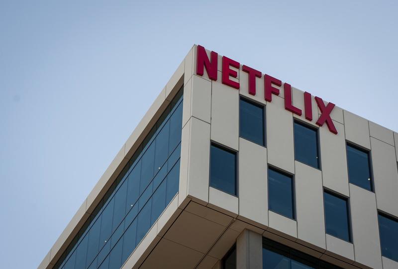 El sindicato de Hollywood pide que la fusión entre Netflix y Warner Bros traiga más empleo El sindicato de Hollywood pide que la fusión entre Netflix y Warner Bros traiga más empleo