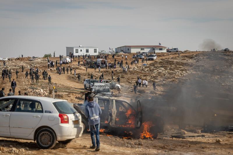 Netanyahu said to order 14 illegal outposts evacuated; PM’s spokesperson issues flat denial Netanyahu said to order 14 illegal outposts evacuated; PM’s spokesperson issues flat denial