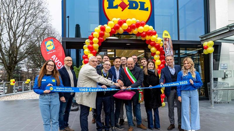 Tagliato il nastro del primo Lidl. Il negozio assume 25 lavoratori