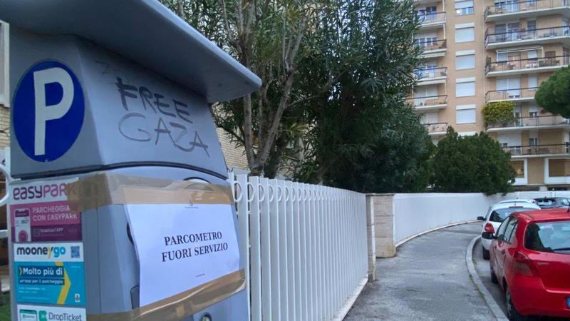 Livorno, nuovo piano della sosta in 23 strade: “lettera” in via Montebello, via 600 posti blu nelle Zsc – Cosa cambia Livorno, nuovo piano della sosta in 23 strade: “lettera” in via Montebello, via 600 posti blu nelle Zsc – Cosa cambia