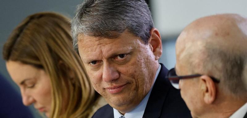 O silêncio de Tarcísio é reação ao rótulo de traidor que o clã Bolsonaro colou em sua testa