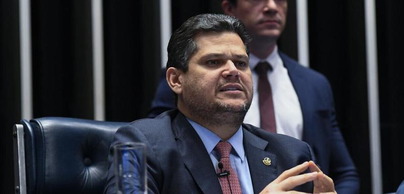 O camaleônico presidente do Senado