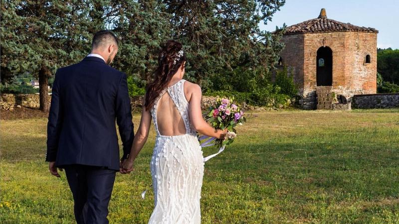 Crisi dei matrimoni religiosi: scesi al 30%. Offerte, in una settimana 25 euro