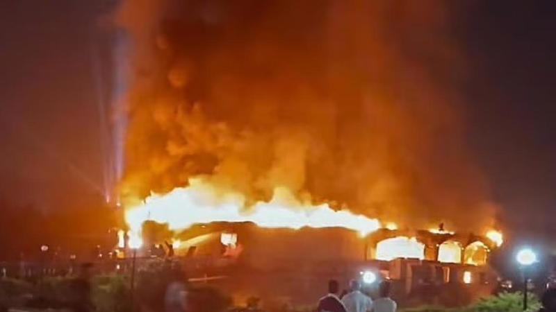 Strage in discoteca: 25 morti a Goa – Ci sono anche turisti Strage in discoteca: 25 morti a Goa – Ci sono anche turisti