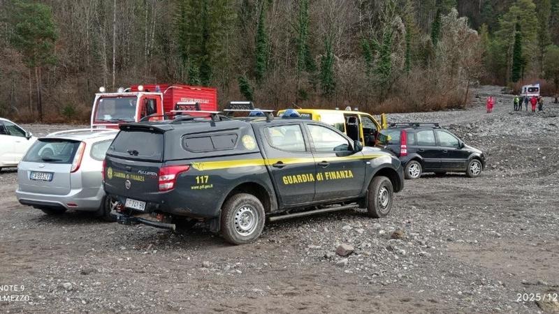 Precipitano per 30 metri in una scarpata, due morti in provincia di Udine. Erano usciti a cercare vischio Precipitano per 30 metri in una scarpata, due morti in provincia di Udine. Erano usciti a cercare vischio