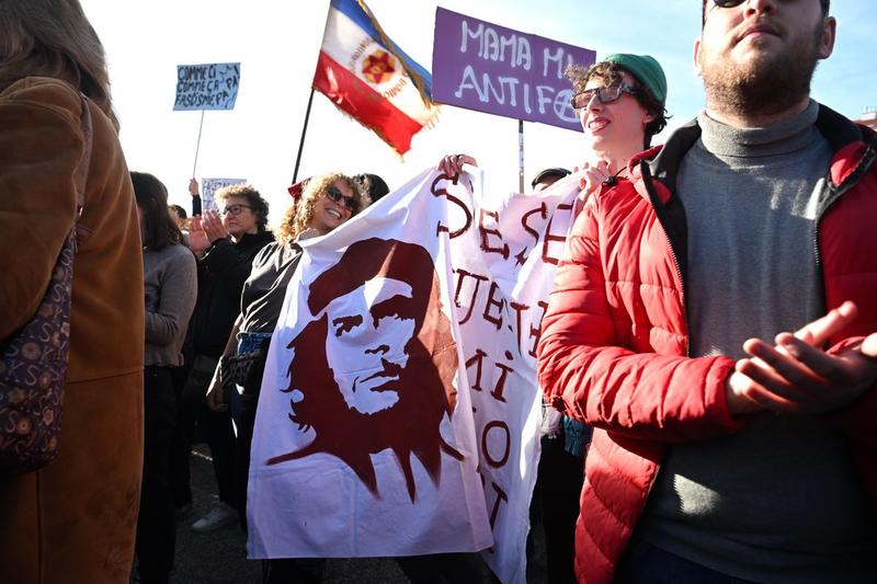 Kontra strahu, kontra sili