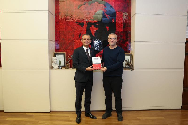 Anadolu’nun Öz Evladı Özgür Özel’in Gür Sesi Anadolu’nun Öz Evladı Özgür Özel’in Gür Sesi