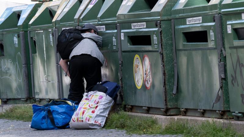 ”Sverige skulle vara tryggare om ingen kände sig som en spökmänniska i sitt eget land.” ”Sverige skulle vara tryggare om ingen kände sig som en spökmänniska i sitt eget land.”